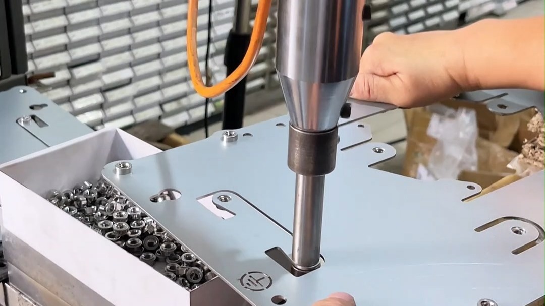 精密鈑金與木質家具 現代制造中的精密與溫潤